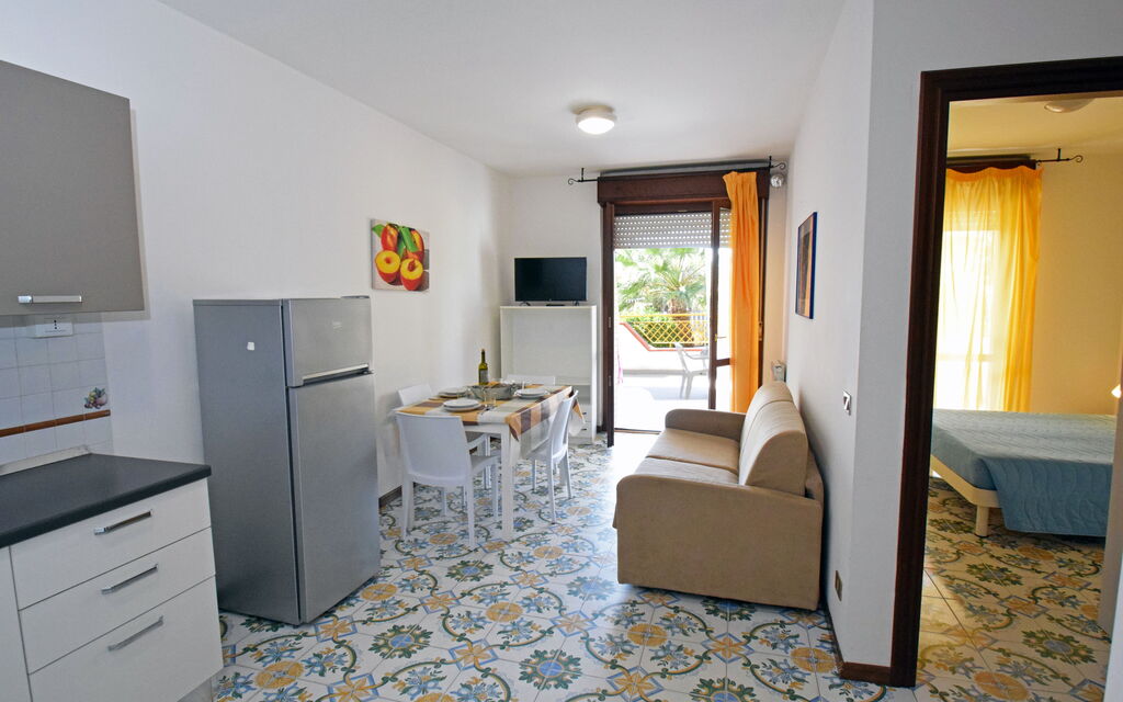 Appartamenti Della Rosa Seaside Abruzzo - : Autumn, Dining Room, Kitchen, Living Room, Spring, Summer, Winter