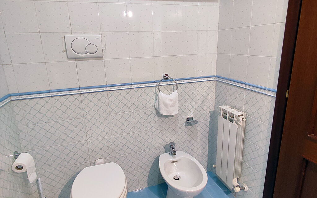 Appartamenti Della Rosa Seaside Abruzzo - : Autumn, Bathroom, Spring, Summer, Winter