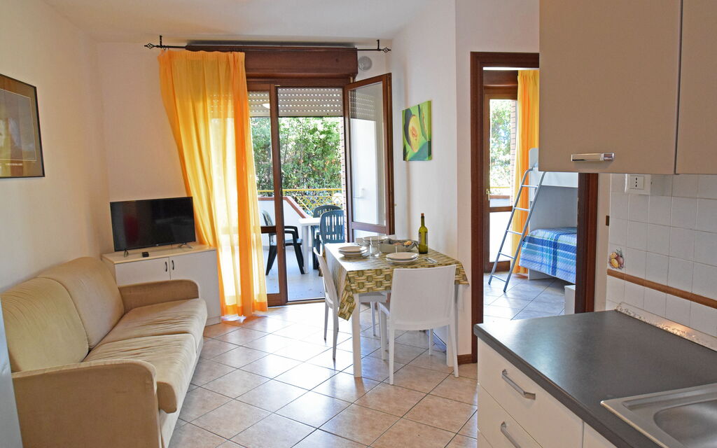 Appartamenti Della Rosa Seaside Abruzzo - : Autumn, Dining Room, Kitchen, Living Room, Spring, Summer, Winter