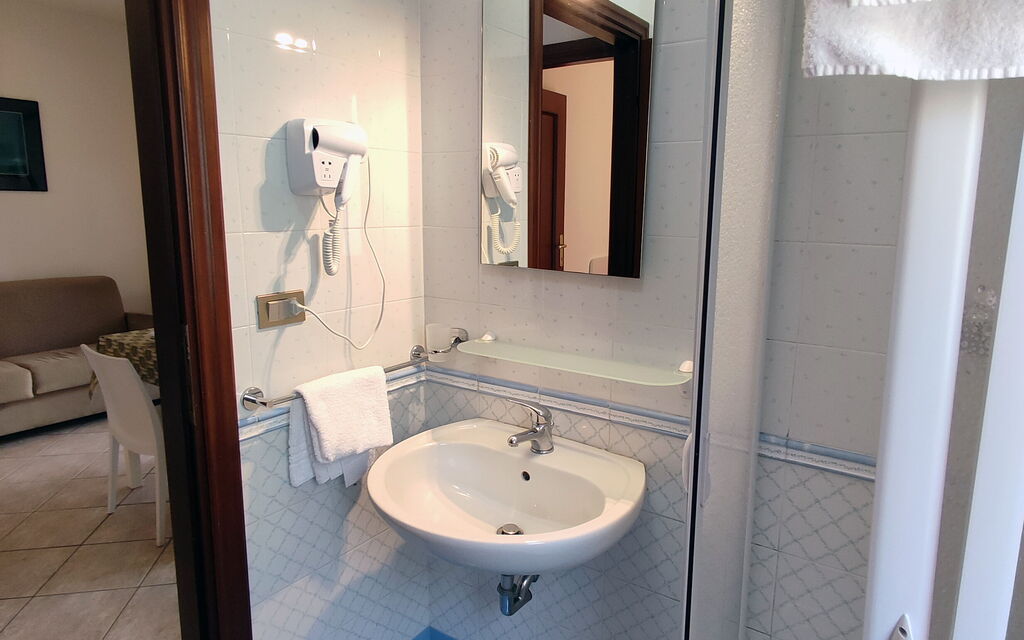 Appartamenti Della Rosa Seaside Abruzzo - : Autumn, Bathroom, Spring, Summer, Winter