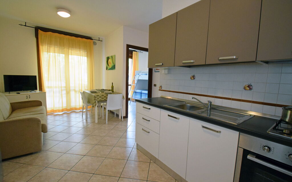 Appartamenti Della Rosa Seaside Abruzzo - : Autumn, Dining Room, Kitchen, Living Room, Spring, Summer, Winter