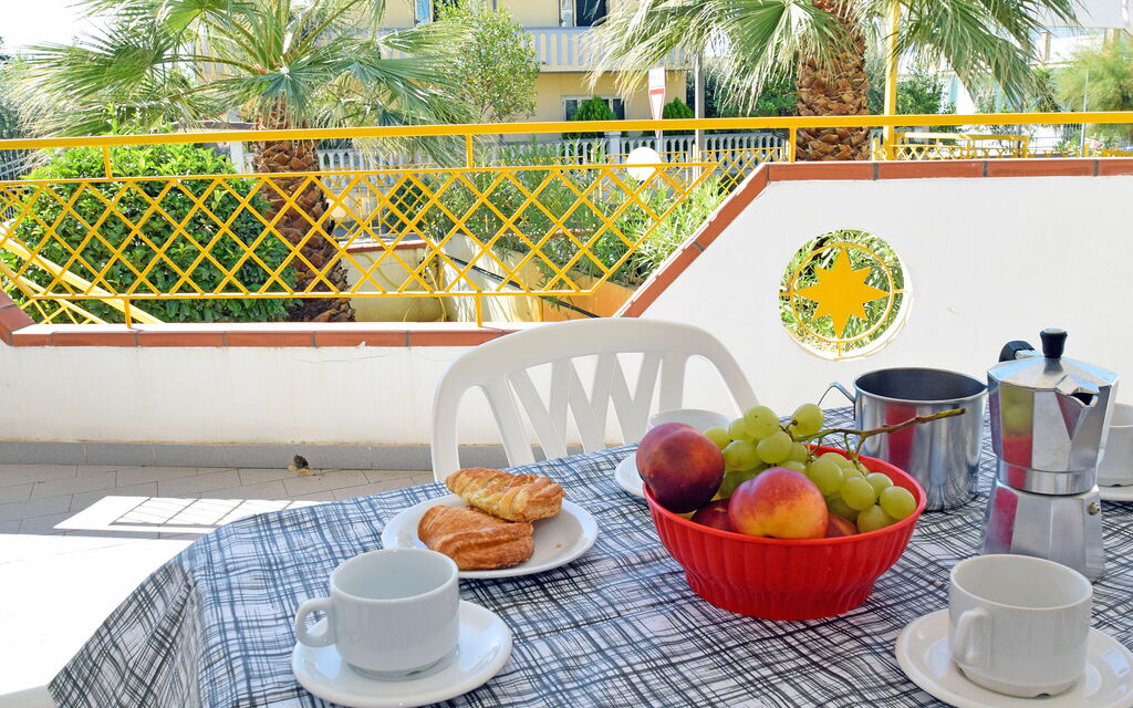 Appartamenti Della Rosa Seaside Abruzzo: Autumn, Balcony / Terrace / Patio, Building Exterior, Spring, Summer, Winter