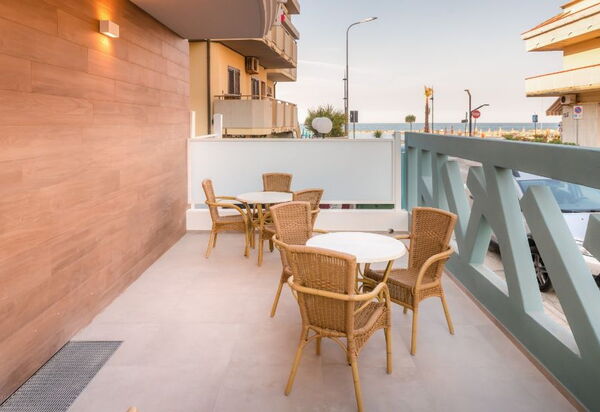 Residence Near The Sea - Abruzzo: Autunno, Balcone / Terrazza / Patio, Entrata Principale, Estate, Esterni, Inverno, Primavera