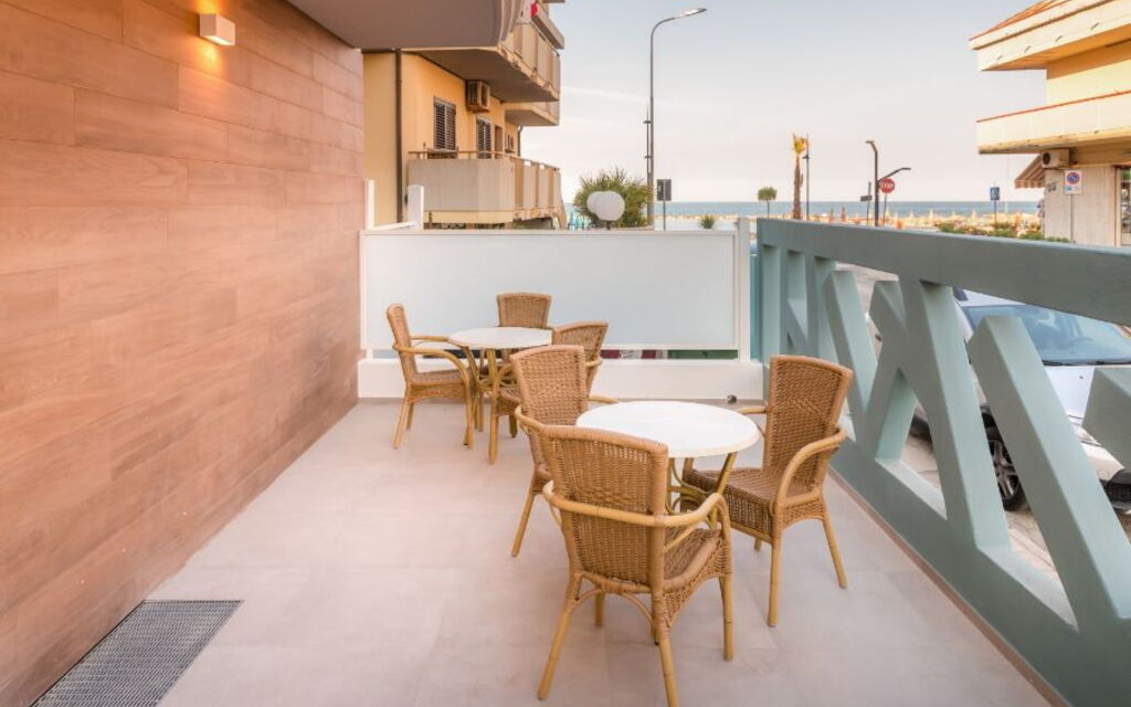 Residence Near The Sea - Abruzzo: Autunno, Balcone / Terrazza / Patio, Entrata Principale, Estate, Esterni, Inverno, Primavera