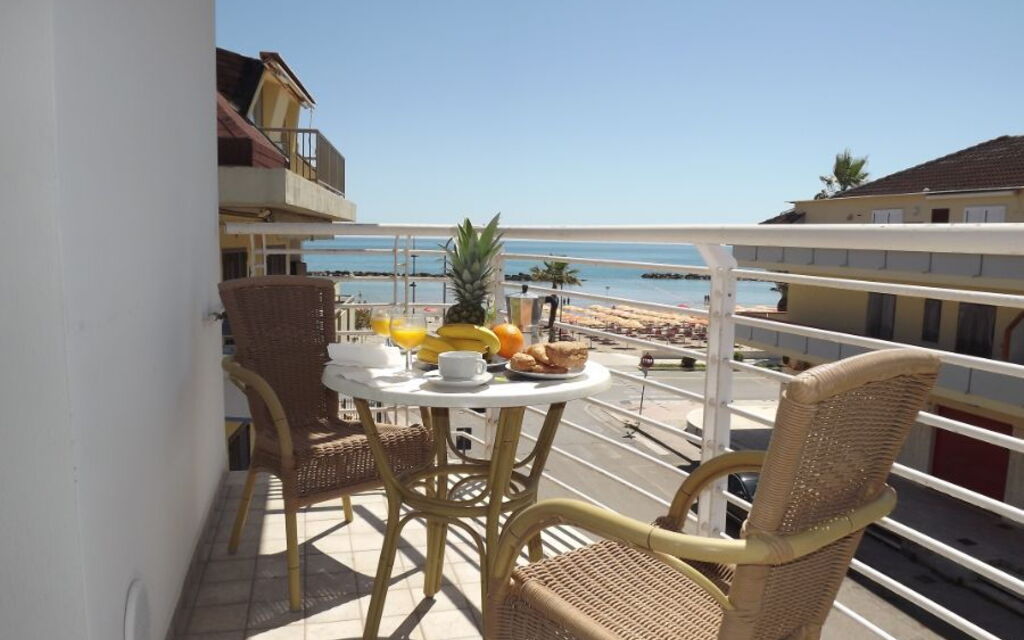 Residence Near The Sea - Abruzzo: Autunno, Balcone / Terrazza / Patio, Entrata Principale, Estate, Esterni, Inverno, Primavera