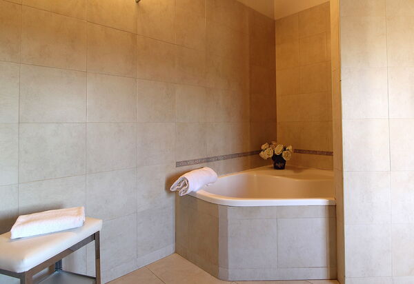 Silea Apartments, Pool, Garden, Treviso: Autumn, Bathroom, Spring, Summer