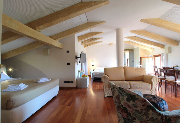 Silea Apartments, Pool, Garden, Treviso: Autumn, Bedroom, Spring, Summer