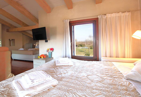 Silea Apartments, Pool, Garden, Treviso: Autumn, Bedroom, Spring, Summer