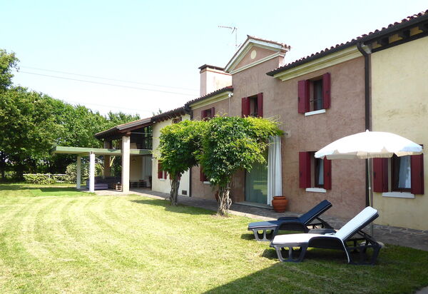 Silea Apartments, Pool, Garden, Treviso: Autumn, Garden, Spring, Summer