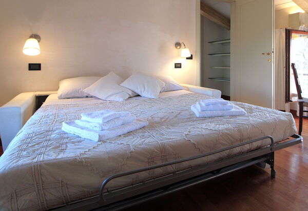 Silea Apartments, Pool, Garden, Treviso: Autumn, Bedroom, Spring, Summer