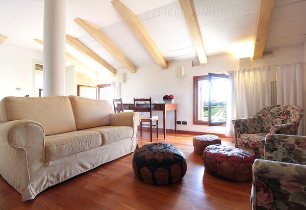 Silea Apartments, Pool, Garden, Treviso: Autumn, Living Room, Spring, Summer