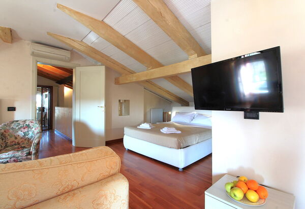 Silea Apartments, Pool, Garden, Treviso: Autumn, Bedroom, Spring, Summer