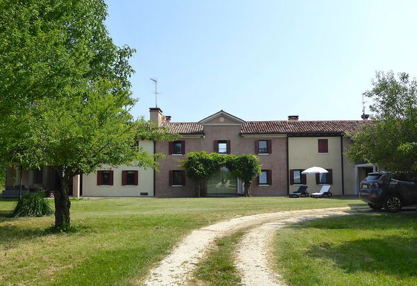 Silea Apartments, Pool, Garden, Treviso: Autumn, Garden, Spring, Summer