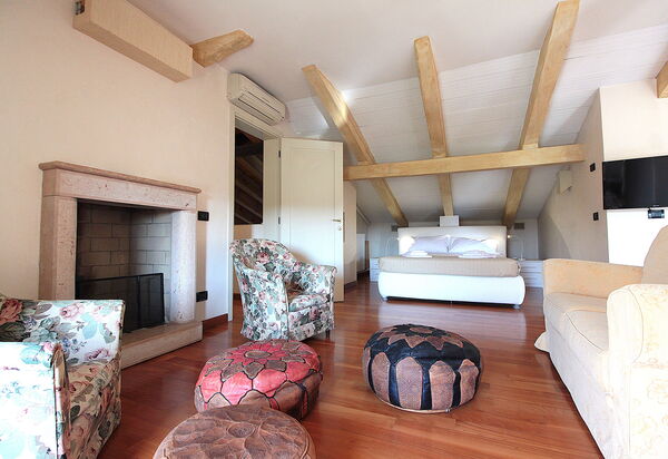 Silea Apartments, Pool, Garden, Treviso: Autumn, Living Room, Spring, Summer