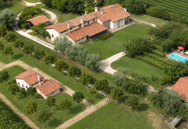 Silea Apartments, Pool, Garden, Treviso: Autumn, Building Exterior, Spring, Summer
