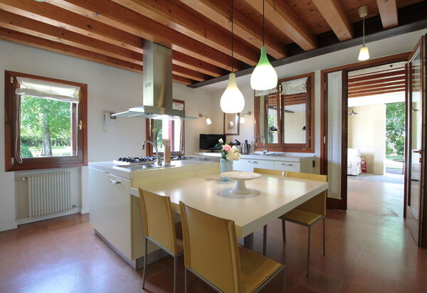 Silea Apartments, Pool, Garden, Treviso: Autumn, Room Detail, Spring, Summer