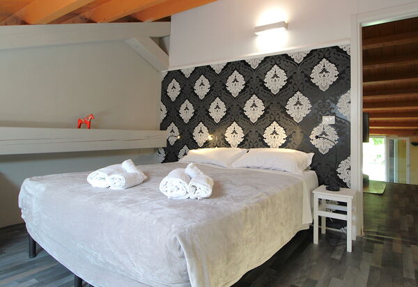 Silea Apartments, Pool, Garden, Treviso: Autumn, Room Detail, Spring, Summer