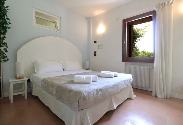 Silea Apartments, Pool, Garden, Treviso: Autumn, Room Detail, Spring, Summer