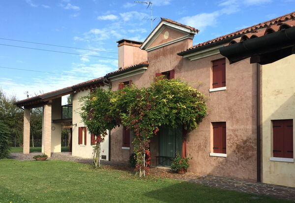 Silea Apartments, Pool, Garden, Treviso: Autumn, Garden, Spring, Summer