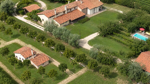 Silea Apartments, Pool, Garden, Treviso: Autunno, Estate, Esterni, Primavera