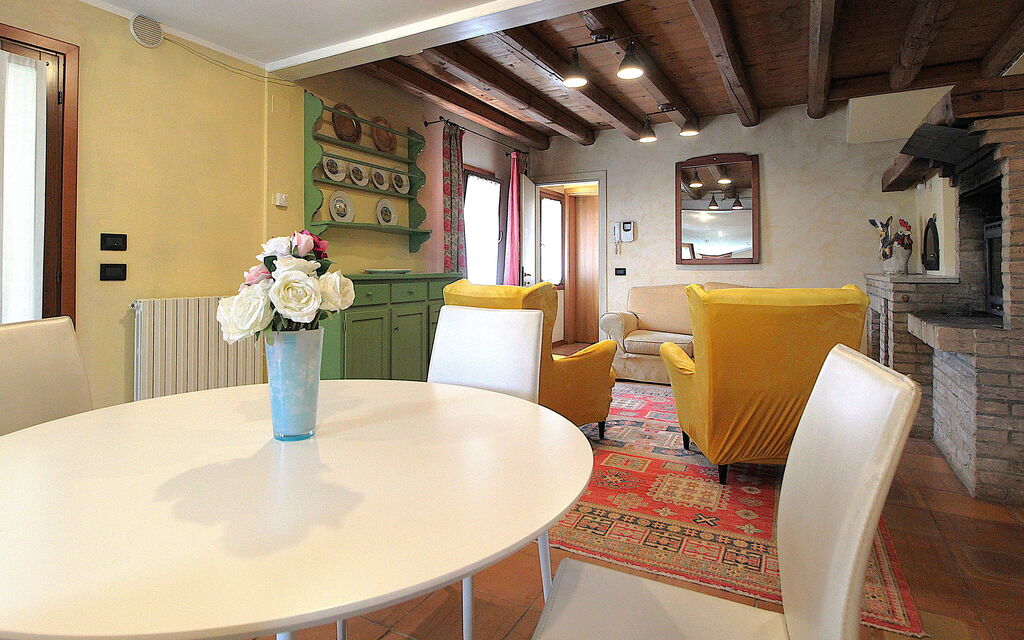 Silea Apartments, Pool, Garden, Treviso - : Autumn, Dining Room, Living Room, Spring, Summer