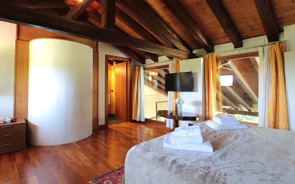 Silea Apartments, Pool, Garden, Treviso - : Autumn, Bedroom, Spring, Summer