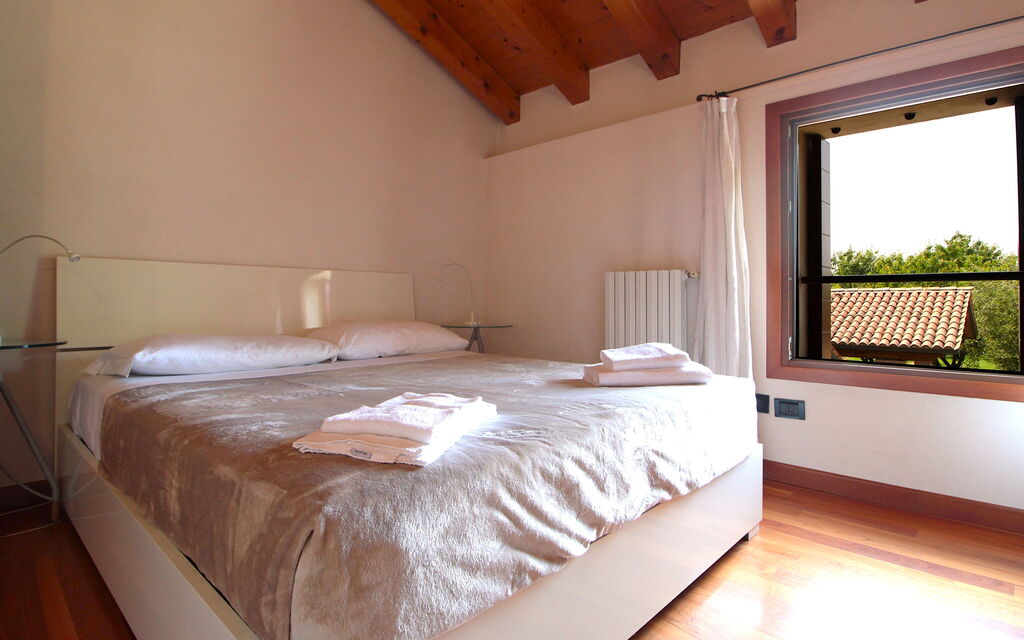Silea Apartments, Pool, Garden, Treviso - : Autumn, Bedroom, Spring, Summer