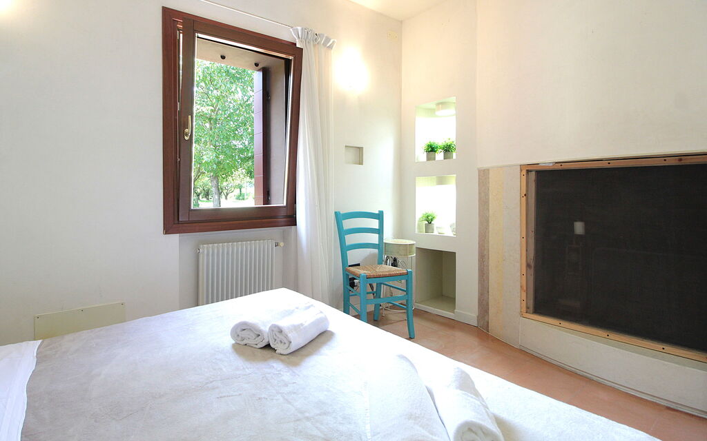 Silea Apartments, Pool, Garden, Treviso - : Autunno, Camera da letto, Estate, Primavera