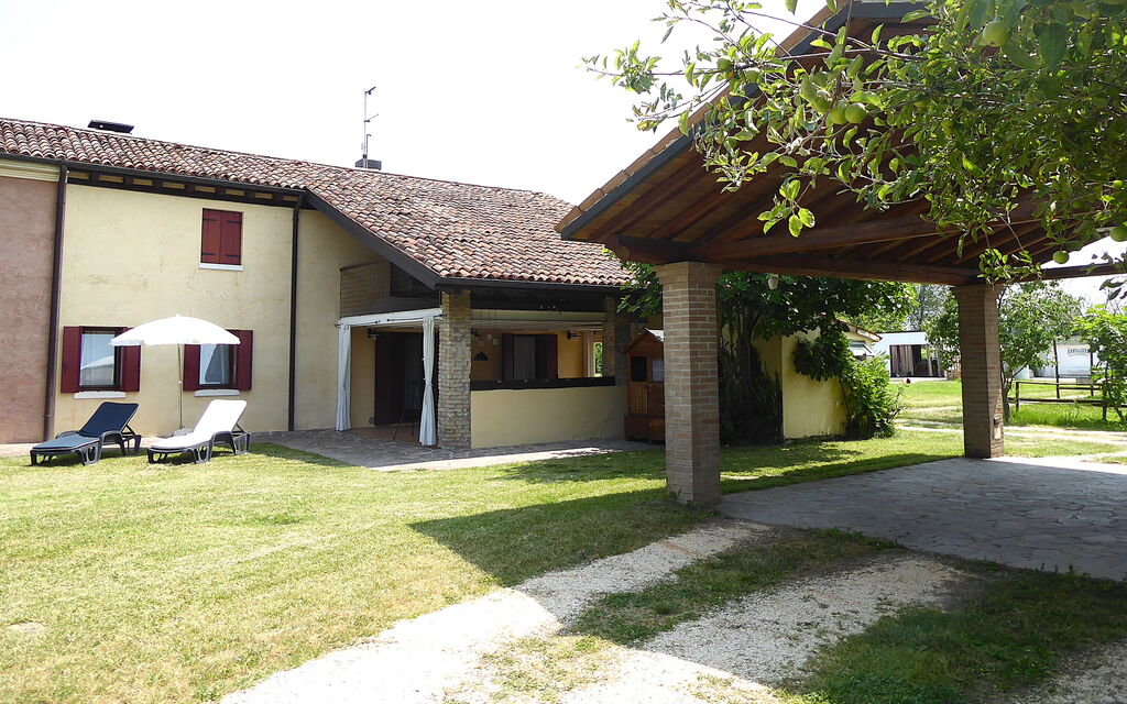 Silea Apartments, Pool, Garden, Treviso - : Autumn, Garden, Spring, Summer