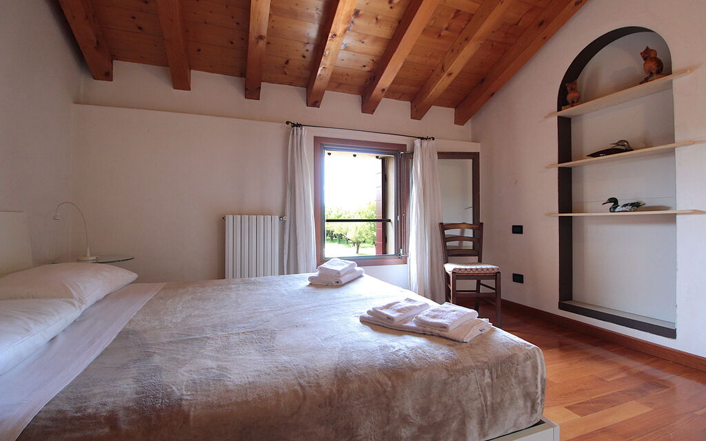 Silea Apartments, Pool, Garden, Treviso - : Autumn, Bedroom, Spring, Summer