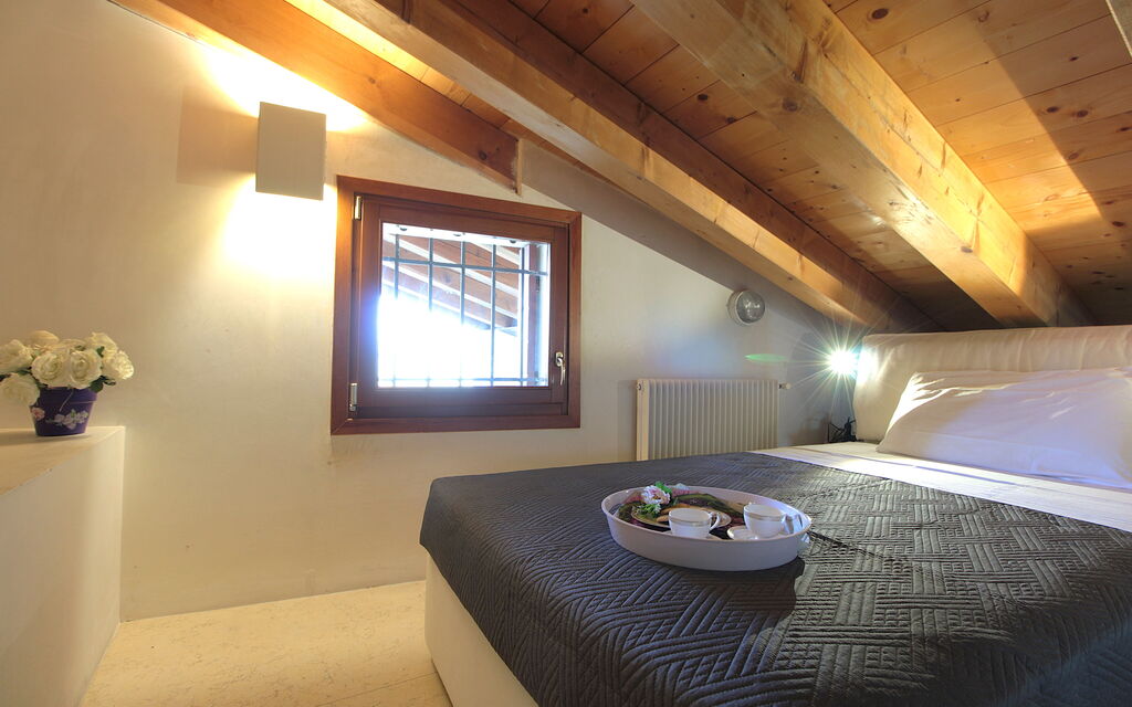 Silea Apartments, Pool, Garden, Treviso - : Autumn, Bedroom, Spring, Summer