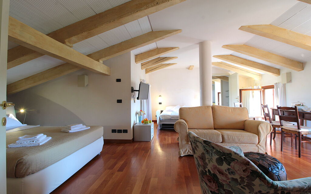 Silea Apartments, Pool, Garden, Treviso - : Autumn, Bedroom, Spring, Summer