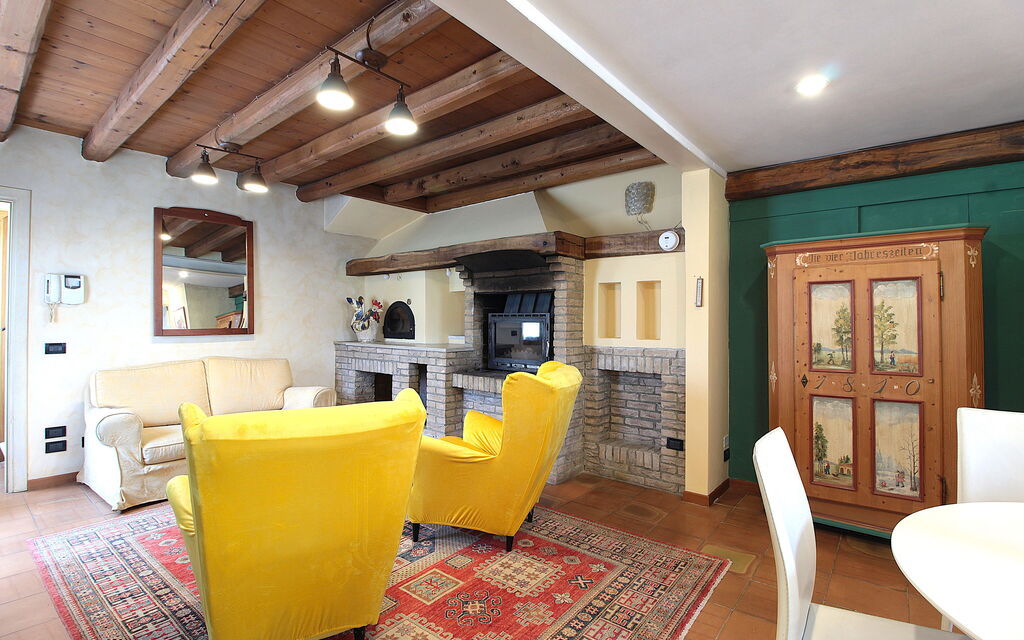 Silea Apartments, Pool, Garden, Treviso - : Autumn, Living Room, Spring, Summer