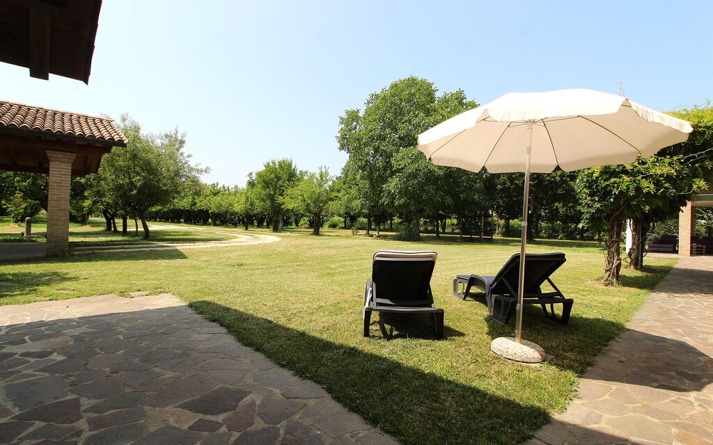 Silea Apartments, Pool, Garden, Treviso - : Autumn, Garden, Spring, Summer