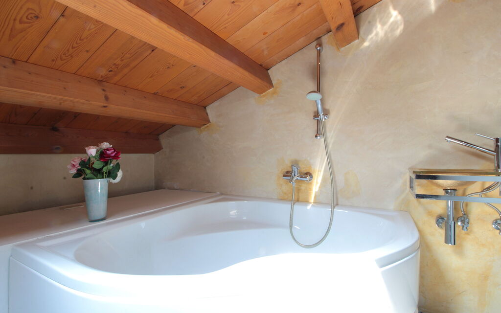 Silea Apartments, Pool, Garden, Treviso - : Autumn, Bathroom, Spring, Summer