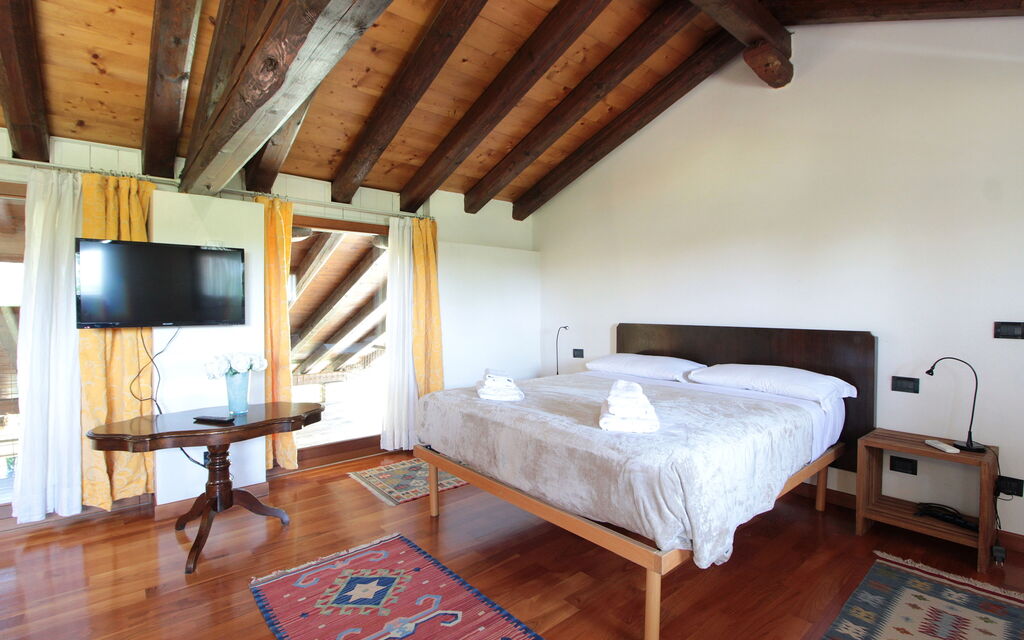 Silea Apartments, Pool, Garden, Treviso - : Autumn, Bedroom, Spring, Summer