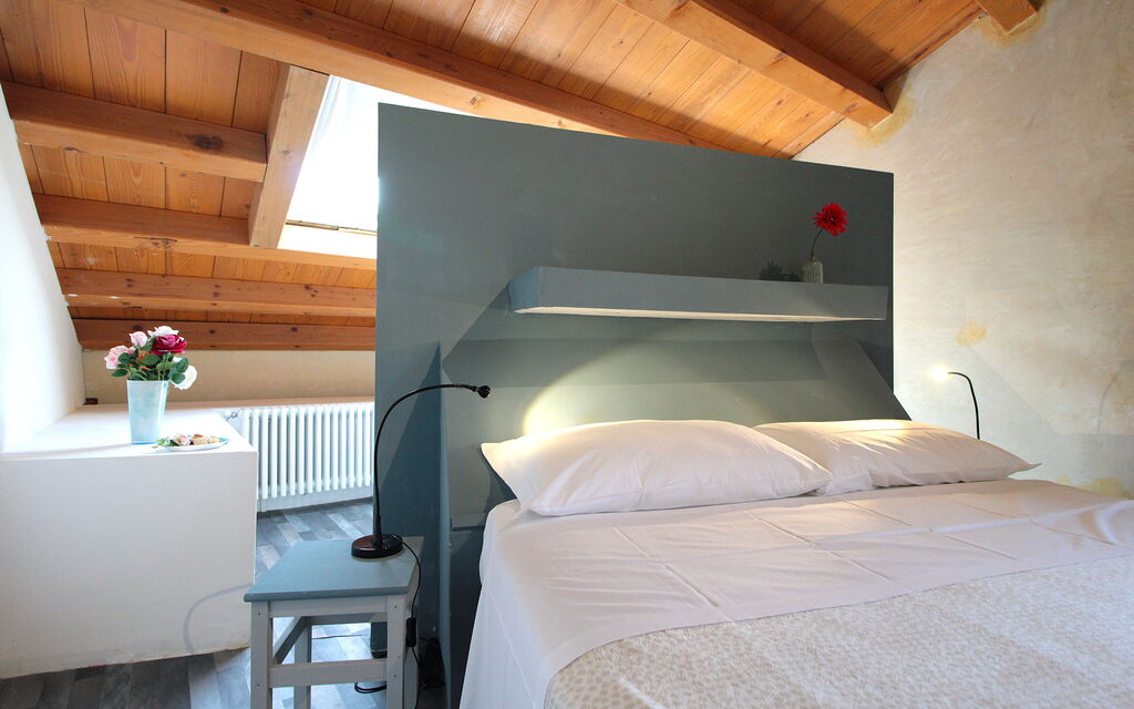 Silea Apartments, Pool, Garden, Treviso - : Autumn, Bedroom, Spring, Summer