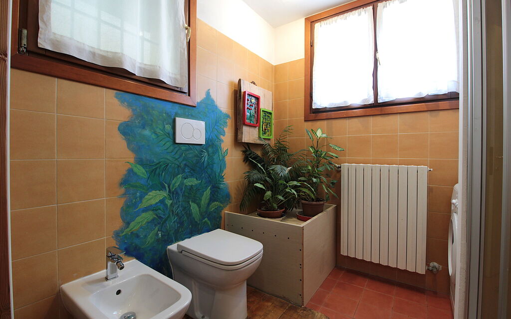 Silea Apartments, Pool, Garden, Treviso - : Autumn, Bathroom, Spring, Summer