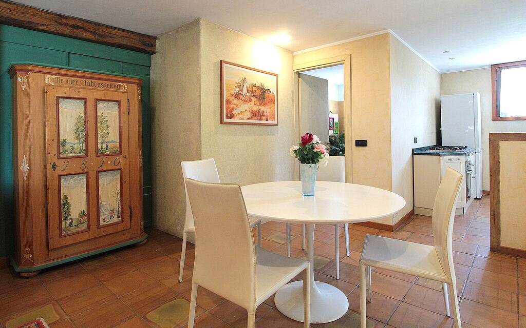 Silea Apartments, Pool, Garden, Treviso - : Autumn, Dining Room, Living Room, Spring, Summer