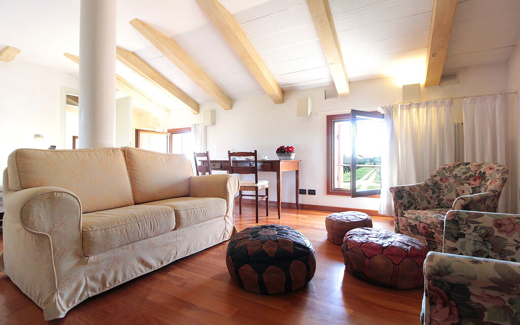 Silea Apartments, Pool, Garden, Treviso - : Autumn, Living Room, Spring, Summer