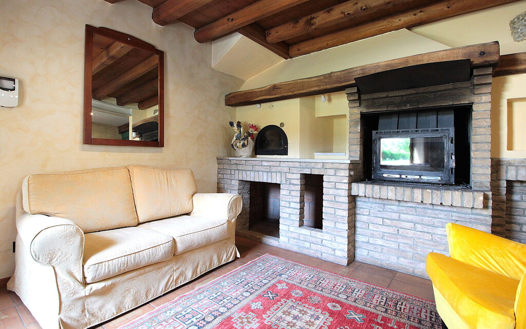 Silea Apartments, Pool, Garden, Treviso - : Autumn, Living Room, Spring, Summer