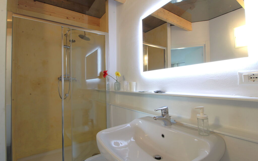 Silea Apartments, Pool, Garden, Treviso - : Autumn, Bathroom, Spring, Summer
