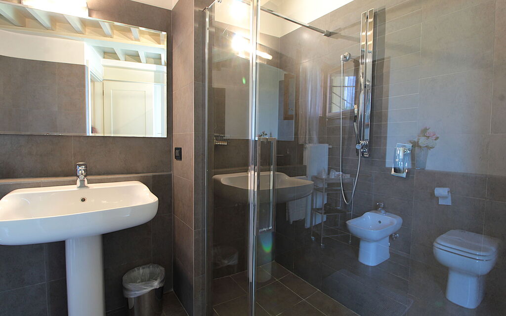 Silea Apartments, Pool, Garden, Treviso - : Autunno, Bagno, Estate, Primavera