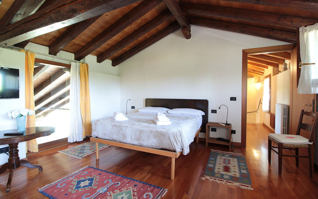 Silea Apartments, Pool, Garden, Treviso - : Autumn, Bedroom, Spring, Summer