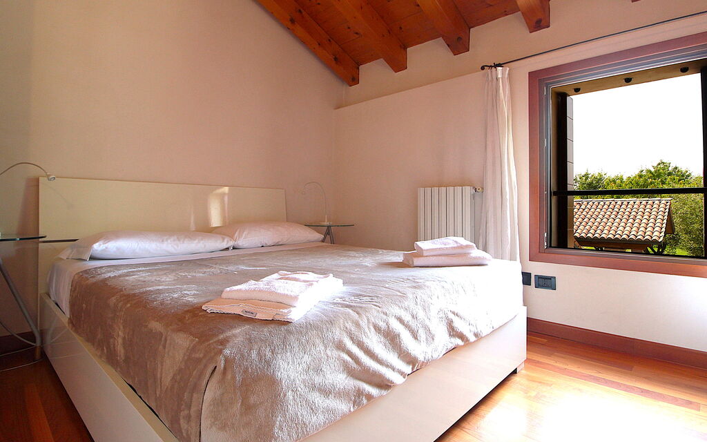 Silea Apartments, Pool, Garden, Treviso - : Autumn, Bedroom, Spring, Summer
