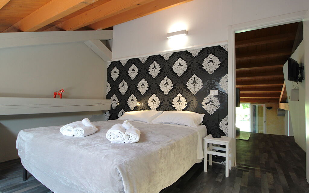 Silea Apartments, Pool, Garden, Treviso - : Autumn, Bedroom, Spring, Summer