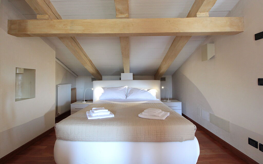 Silea Apartments, Pool, Garden, Treviso - : Autumn, Bedroom, Spring, Summer