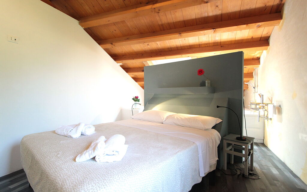 Silea Apartments, Pool, Garden, Treviso - : Autumn, Bedroom, Spring, Summer