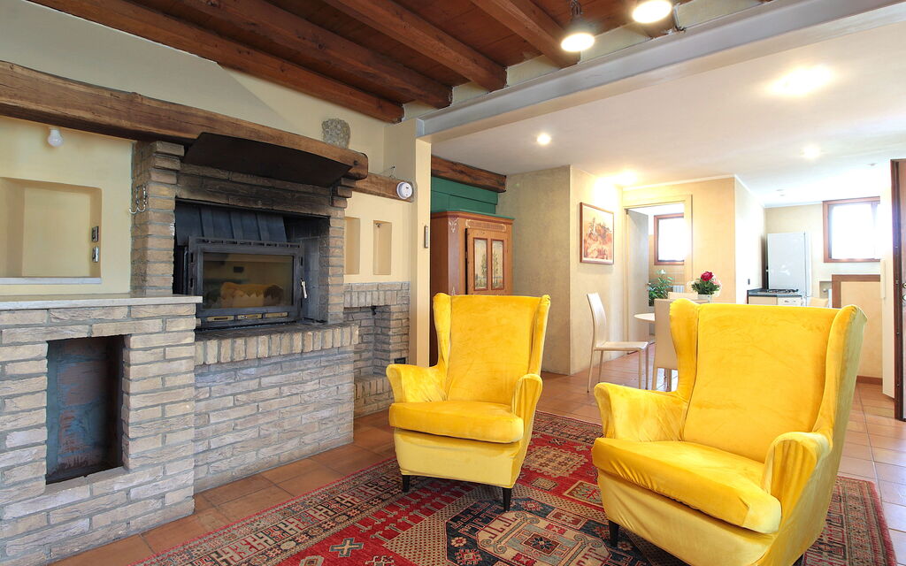 Silea Apartments, Pool, Garden, Treviso - : Autumn, Living Room, Spring, Summer