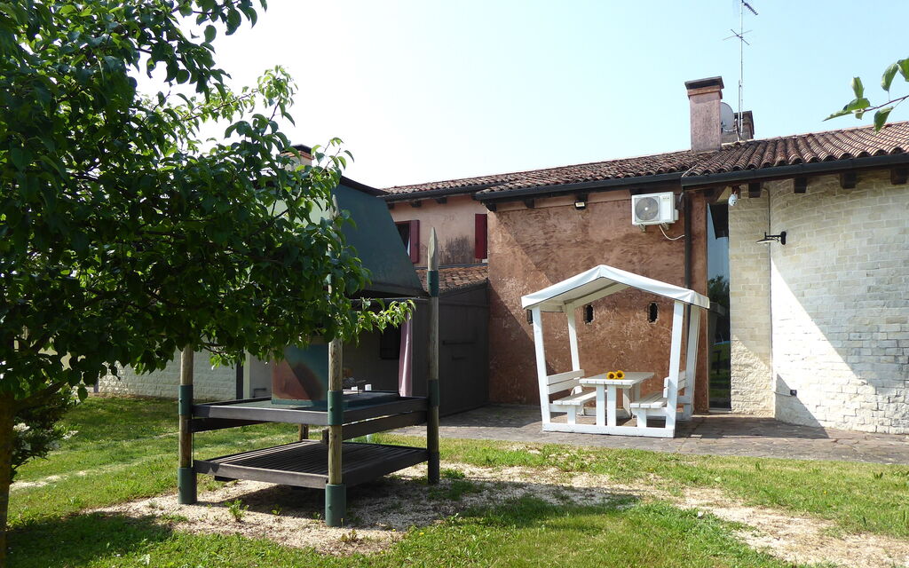 Silea Apartments, Pool, Garden, Treviso - : Autumn, Garden, Spring, Summer